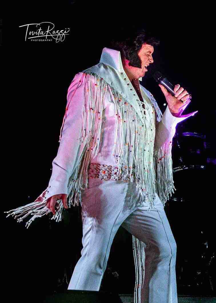Elvis by Lee